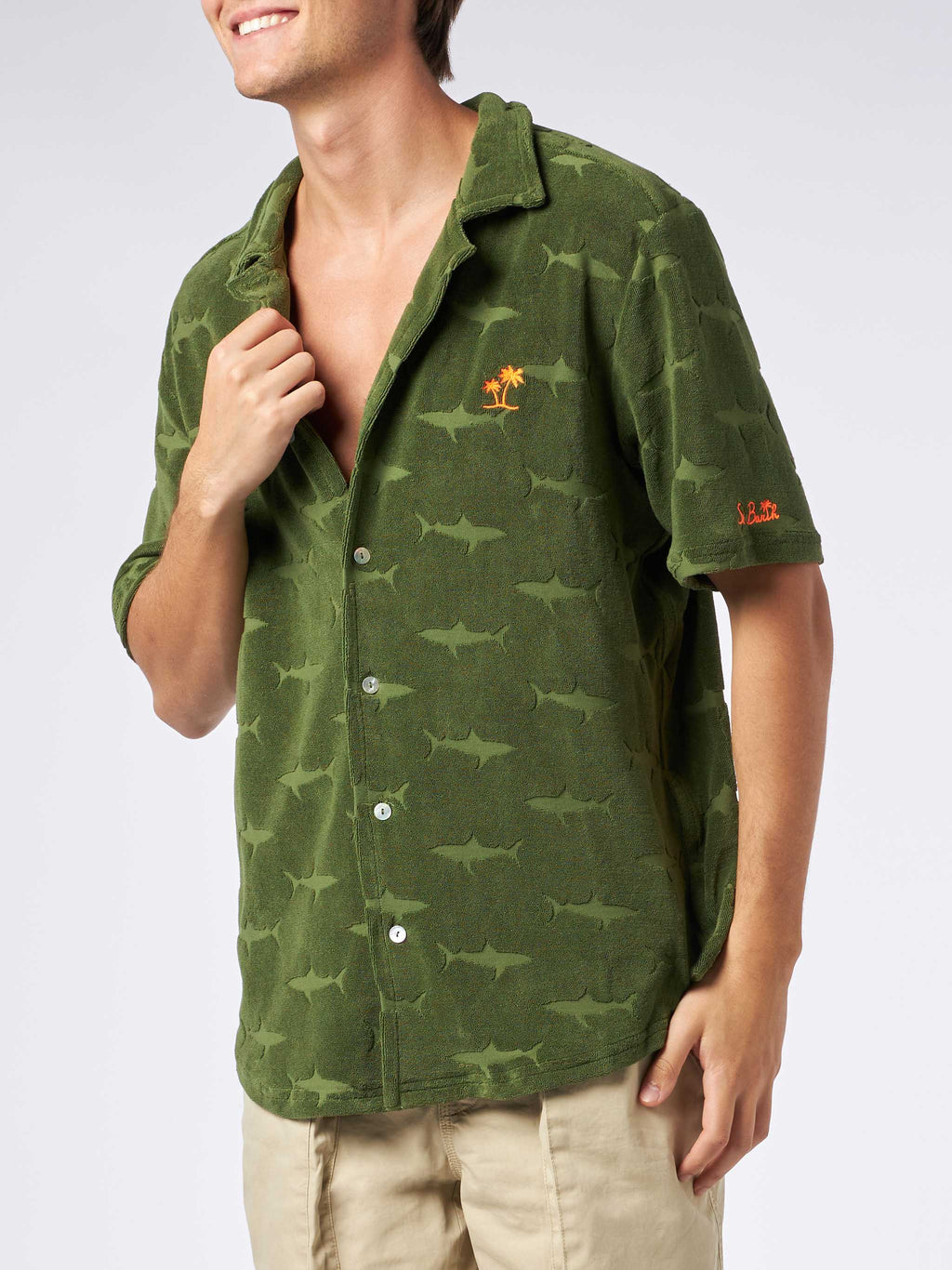 Camicia Riviera verde militare in spugna con motivo squali product image 1