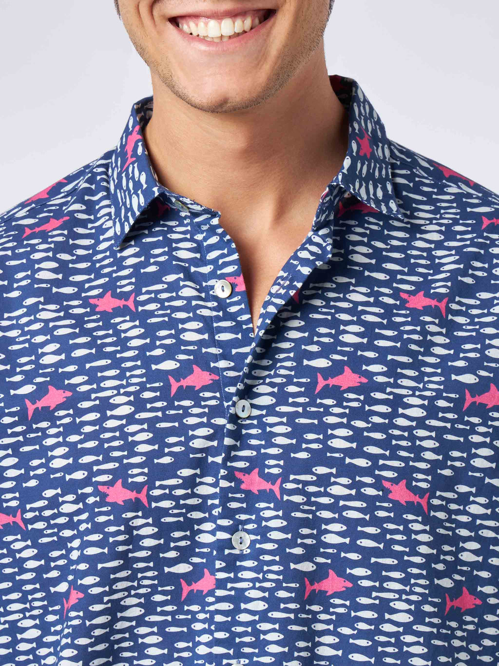 Camicia Sikelia blu navy in mussola con stampa pesci e product image 2
