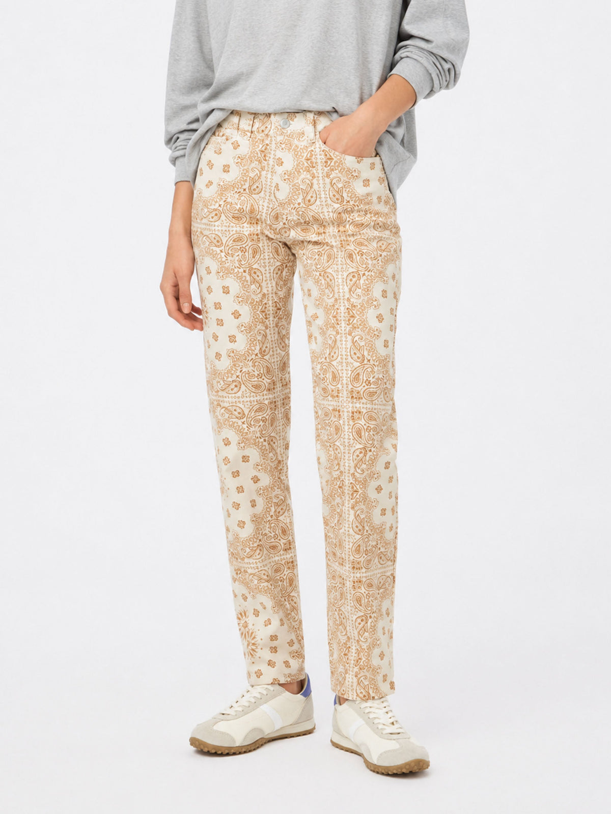 Pantaloni Belleville in denim con stampa bandana su fondo bianco panna