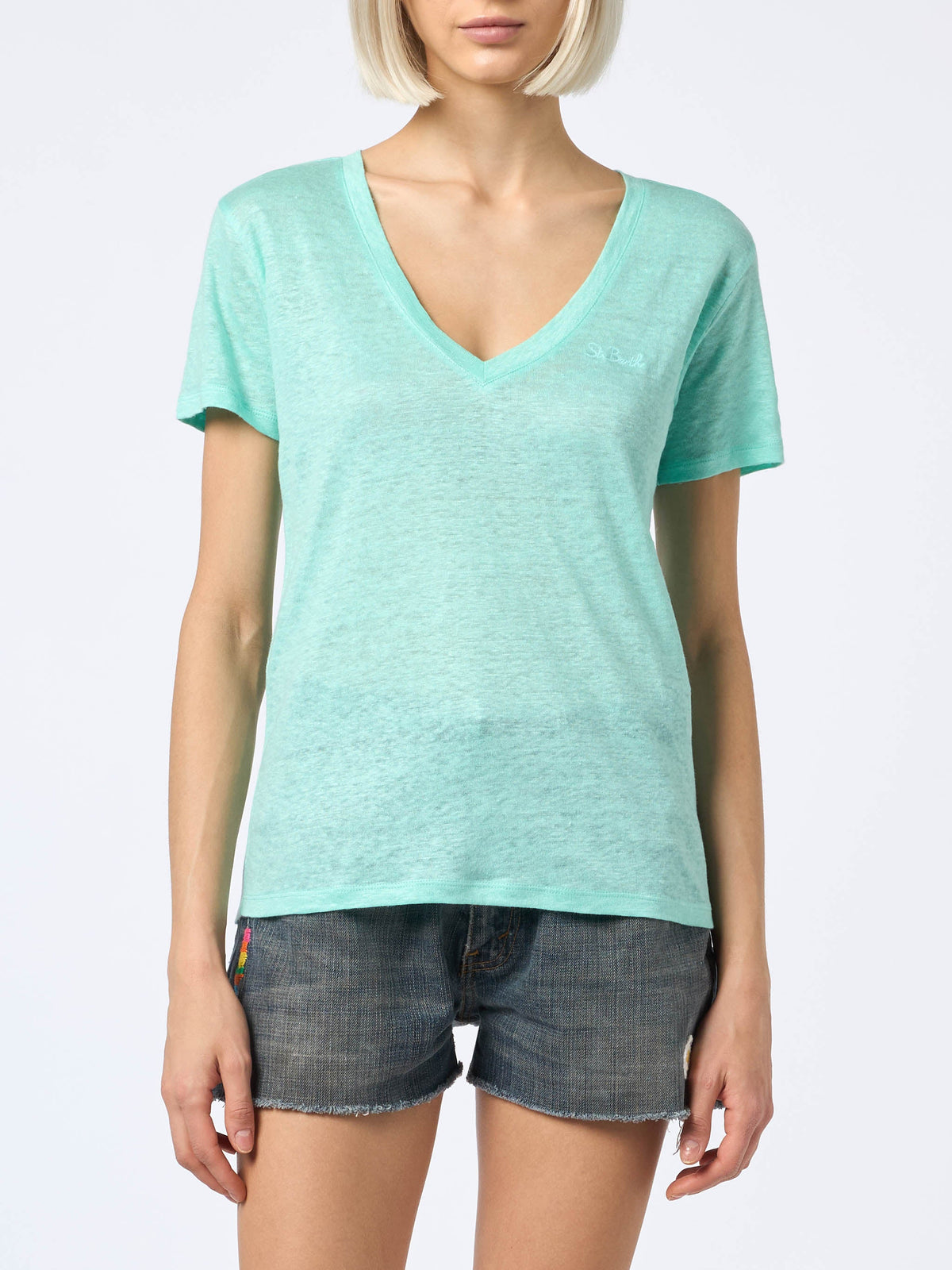 T-shirt Eloise verde salvia in lino con scollo a V e ricamo product image 1