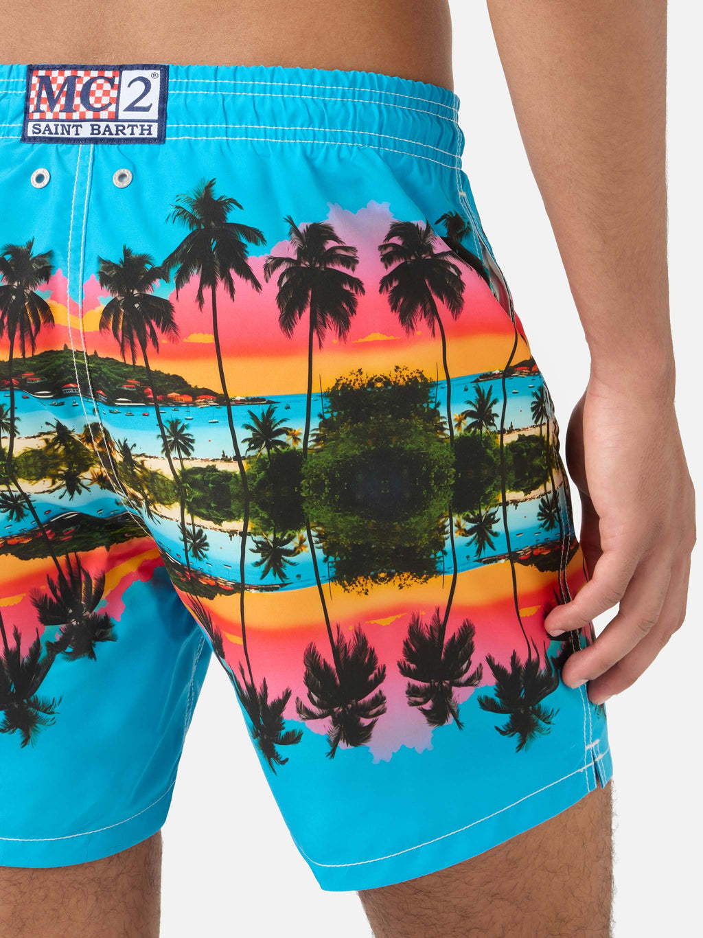 Costume mare Gustavia con stampa piazzata palme e paesaggio su fondo verde acqua | Special Edition