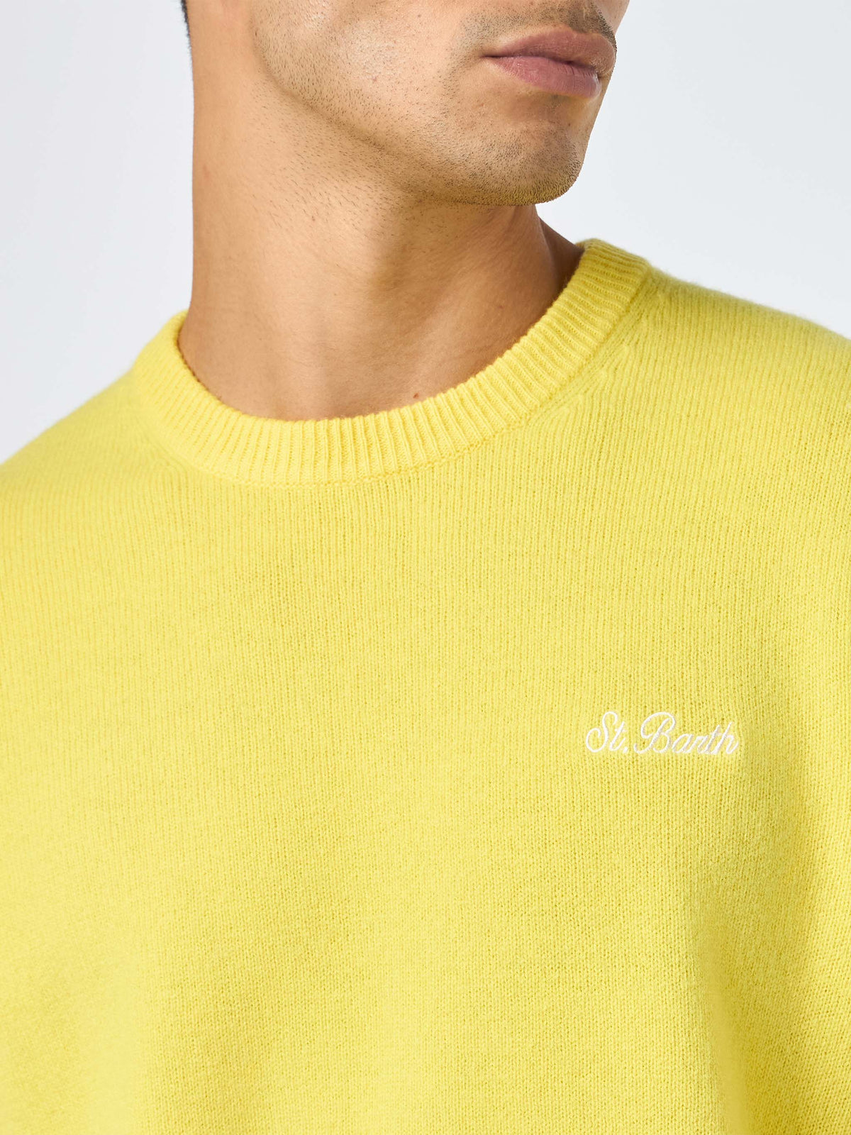 Maglia girocollo Heron gialla in lana d’agnello con ricamo logo