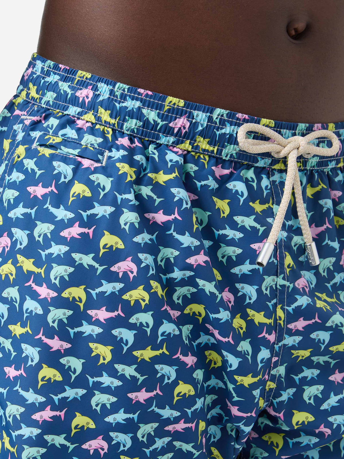 Costume mare Lighting Micro Fantasy con stampa squali su fondo blu navy