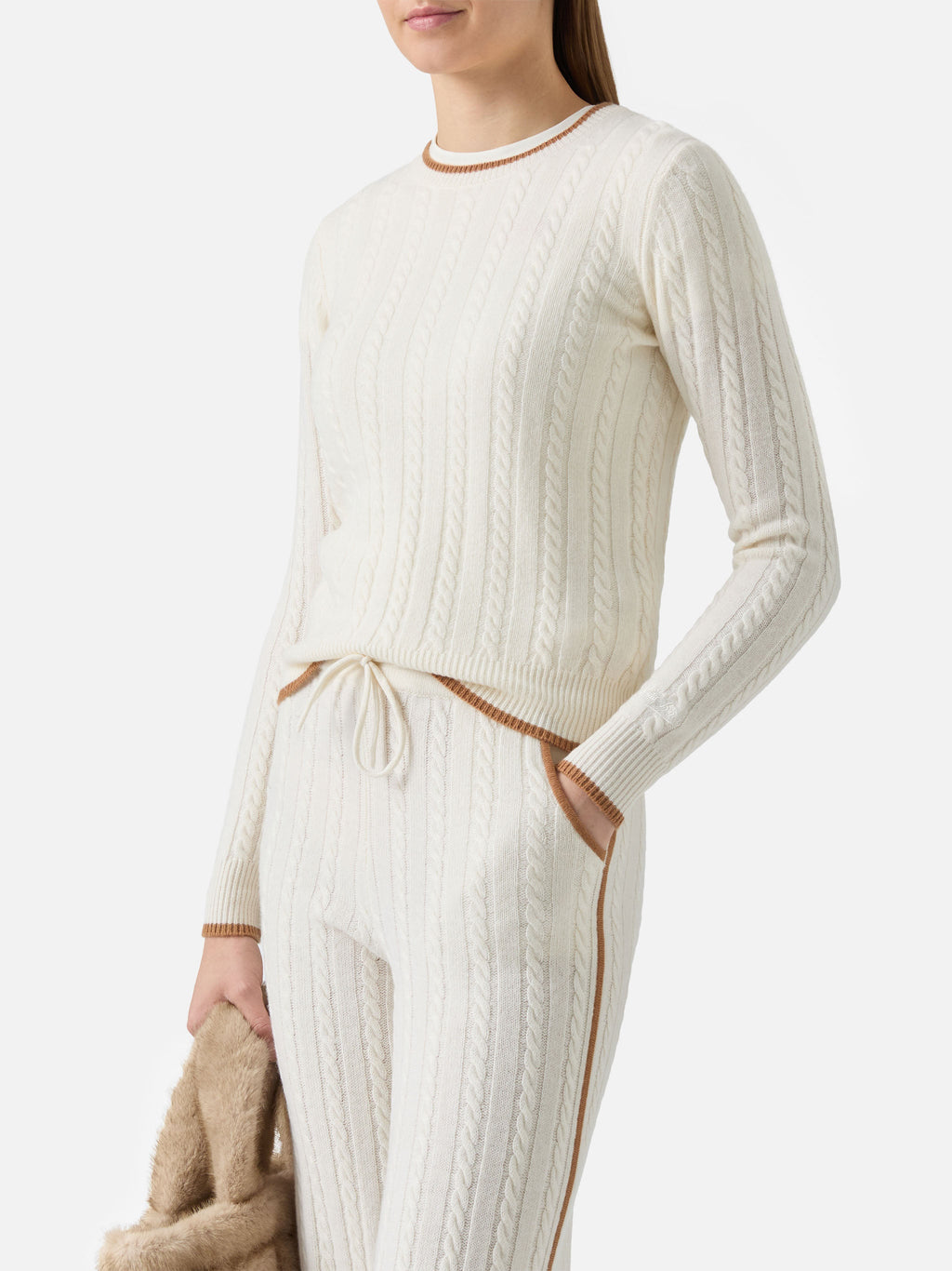 Maglione Laroche bianco panna in lana a trecce con ricamo logo