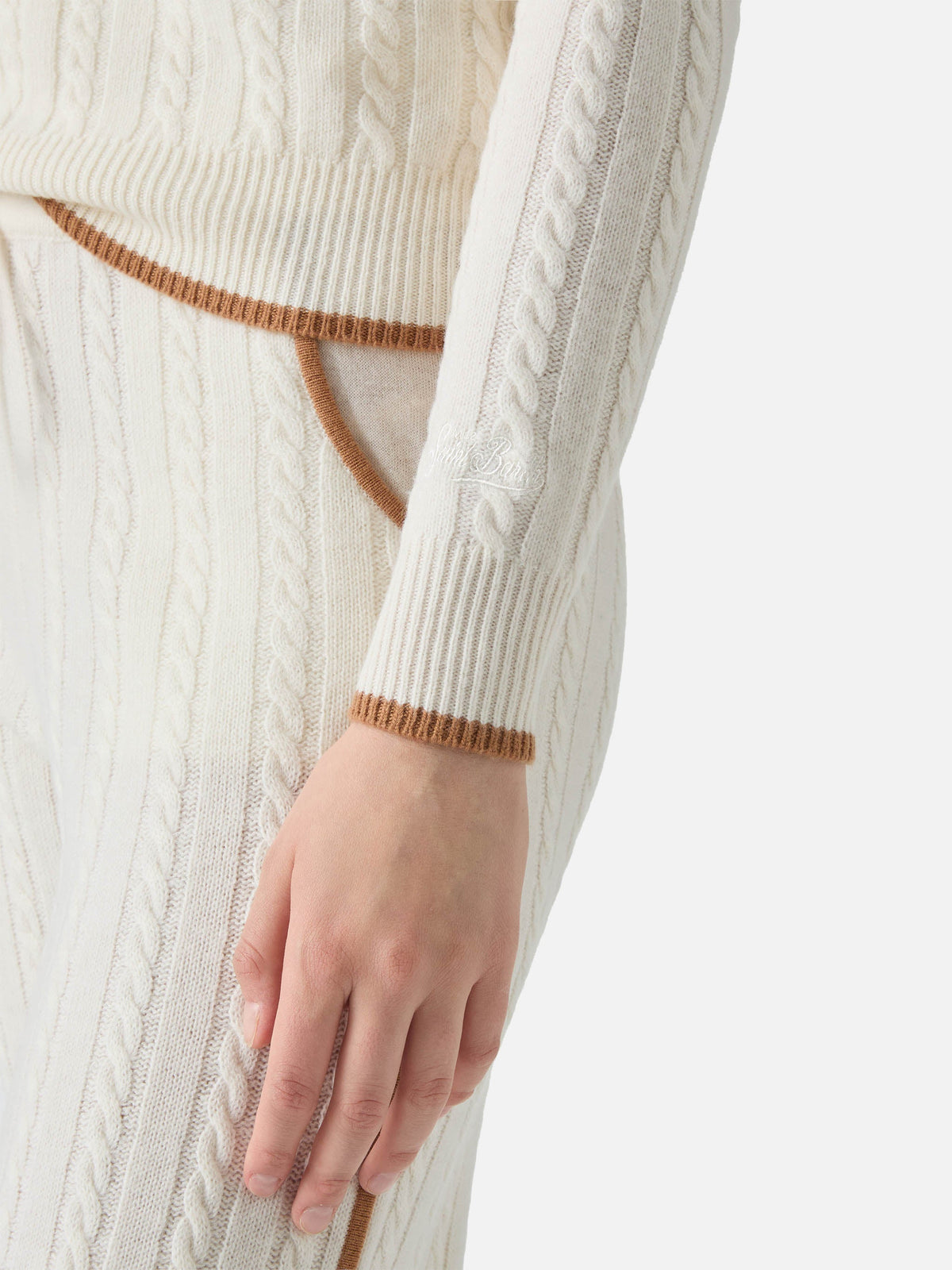 Maglione Laroche bianco panna in lana a trecce con ricamo logo