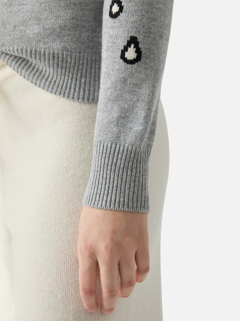 Maglione New Queen grigio chiaro melange con ricamo Snoopy loves rain | Special Edition