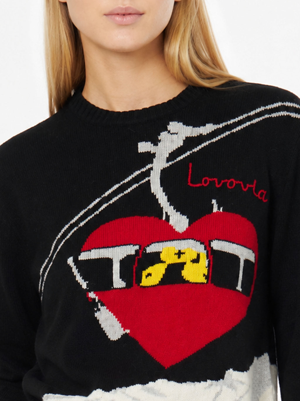 Maglia girocollo New Queen nera con ricamo Lovovia