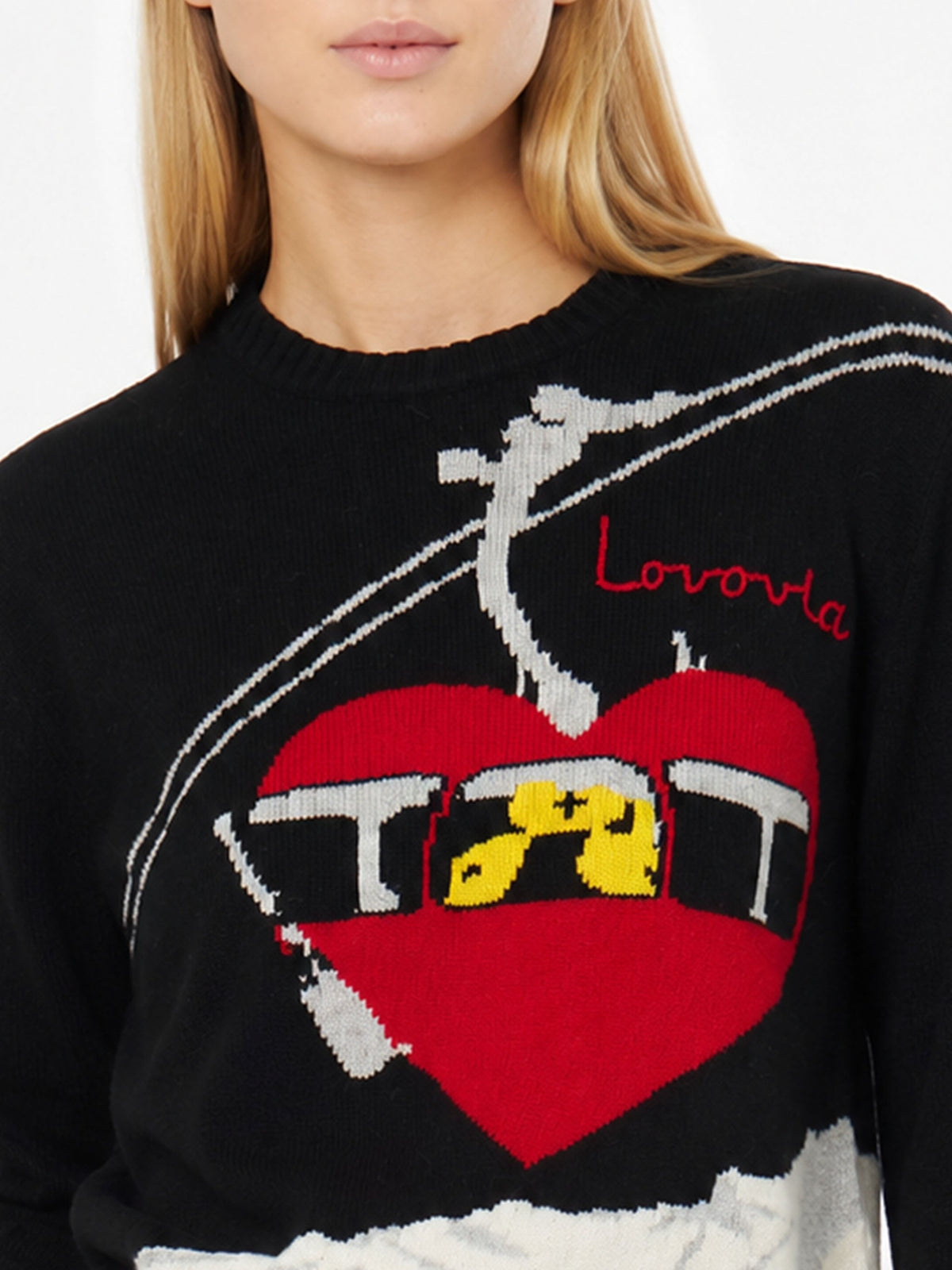 Maglia girocollo New Queen nera con ricamo Lovovia