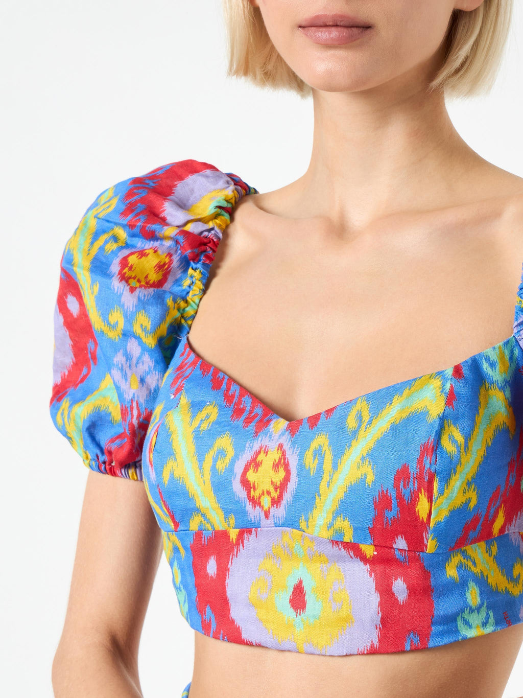 Top corto Delia in lino con stampa ikat