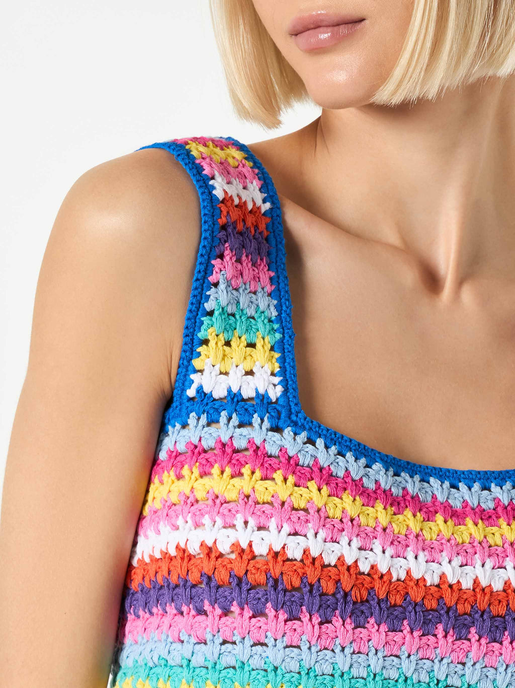 Top Halima in crochet con base blu